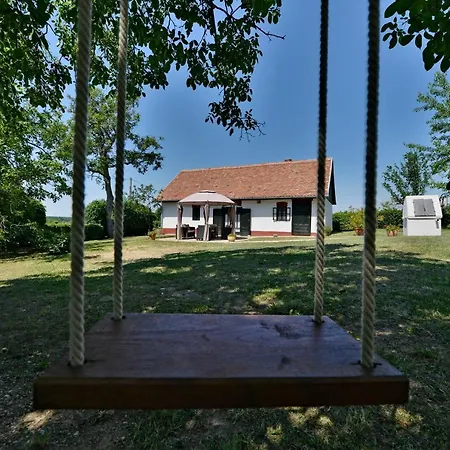 Lelle Vineyard Cottages Apartment