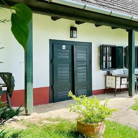 Lelle Vineyard Cottages