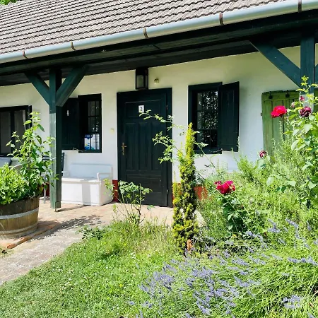 Lelle Vineyard Cottages Apartment