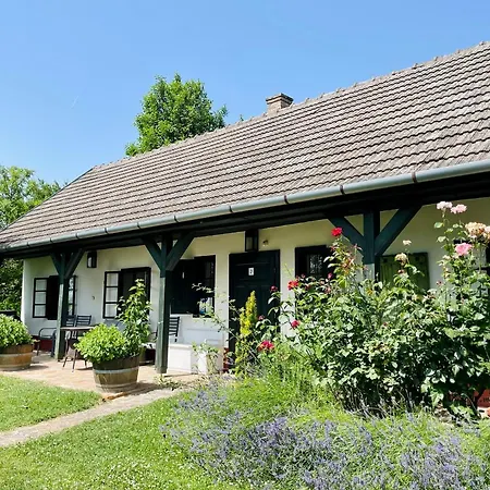 Lelle Vineyard Cottages * Balatonlelle