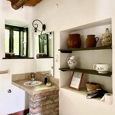 Lelle Vineyard Cottages *